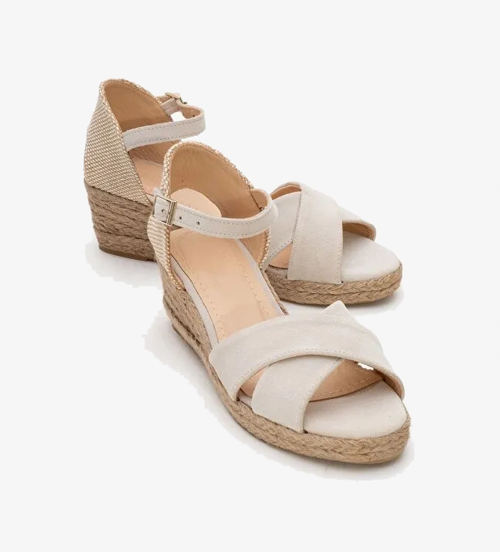 MİRİA Bej Süet Hakiki Deri Çapraz Bantlı Kadın Dolgu Topuklu Sandalet - Görsel 1