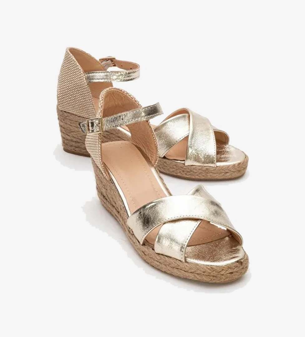 MİRİA Altın Hakiki Deri Çapraz Bantlı Kadın Dolgu Topuklu Sandalet - Görsel 1