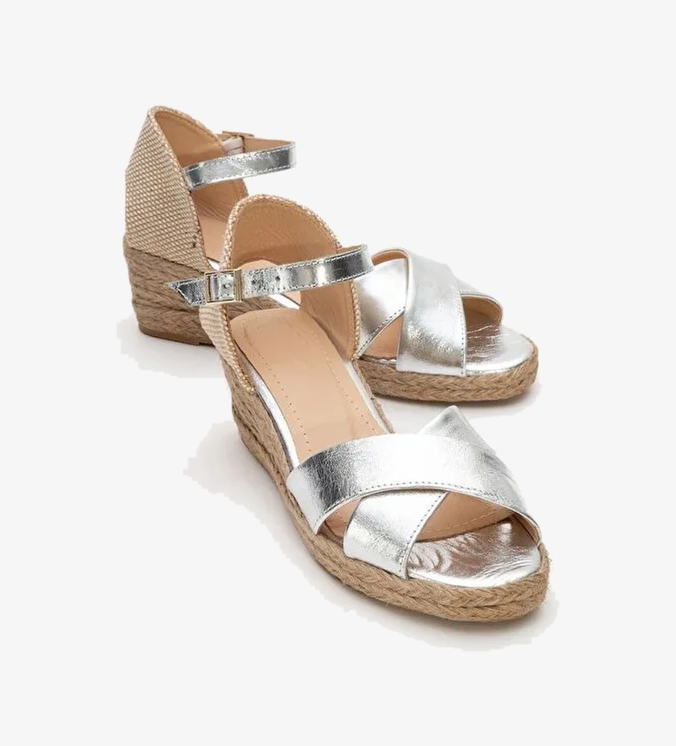 MİRİA Gümüş Hakiki Deri Çapraz Bantlı Kadın Dolgu Topuklu Sandalet - Görsel 1