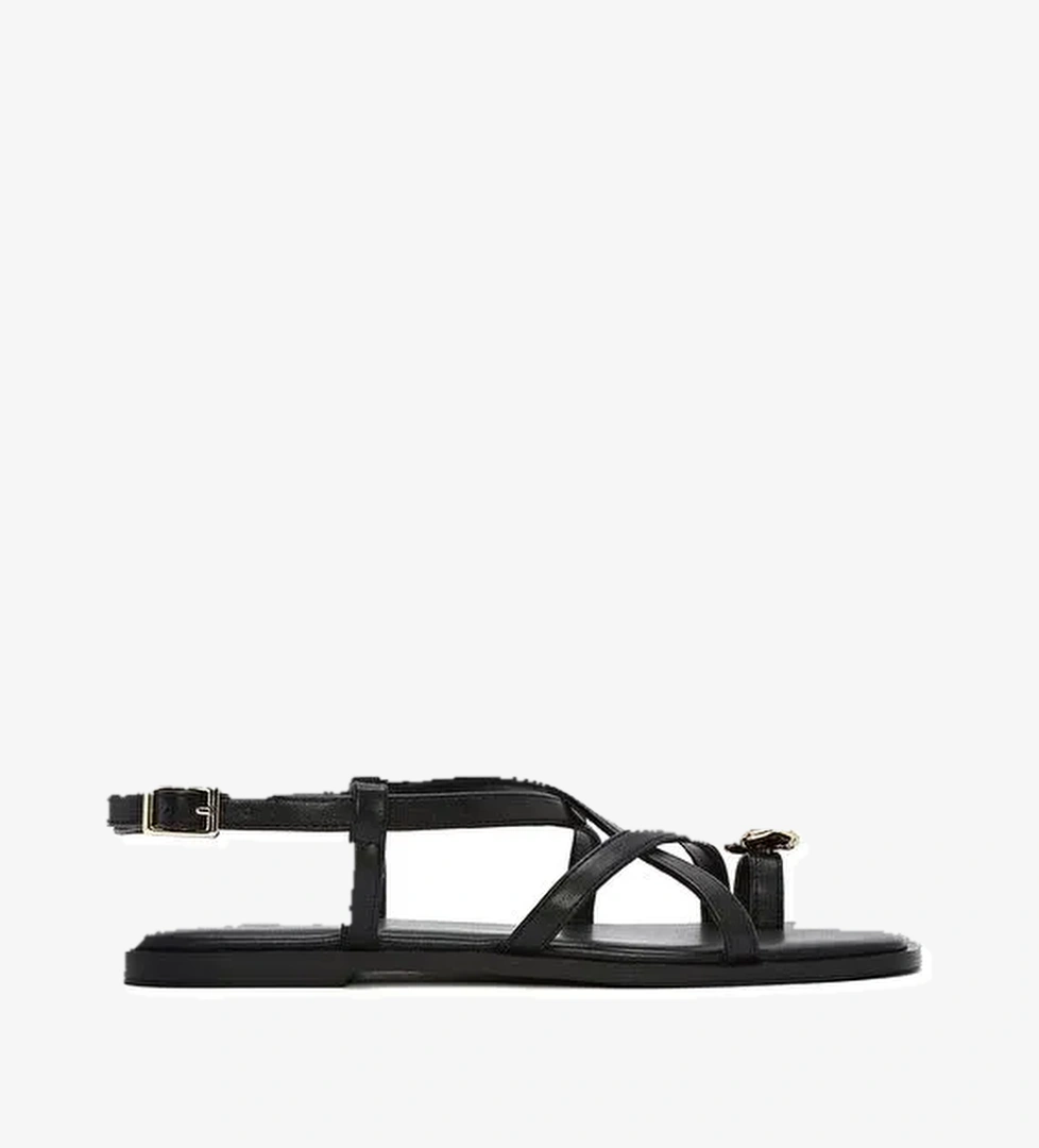 Kadın Siyah Tokalı Parmak Arası Sandalet 25SFD442218 - Görsel 1