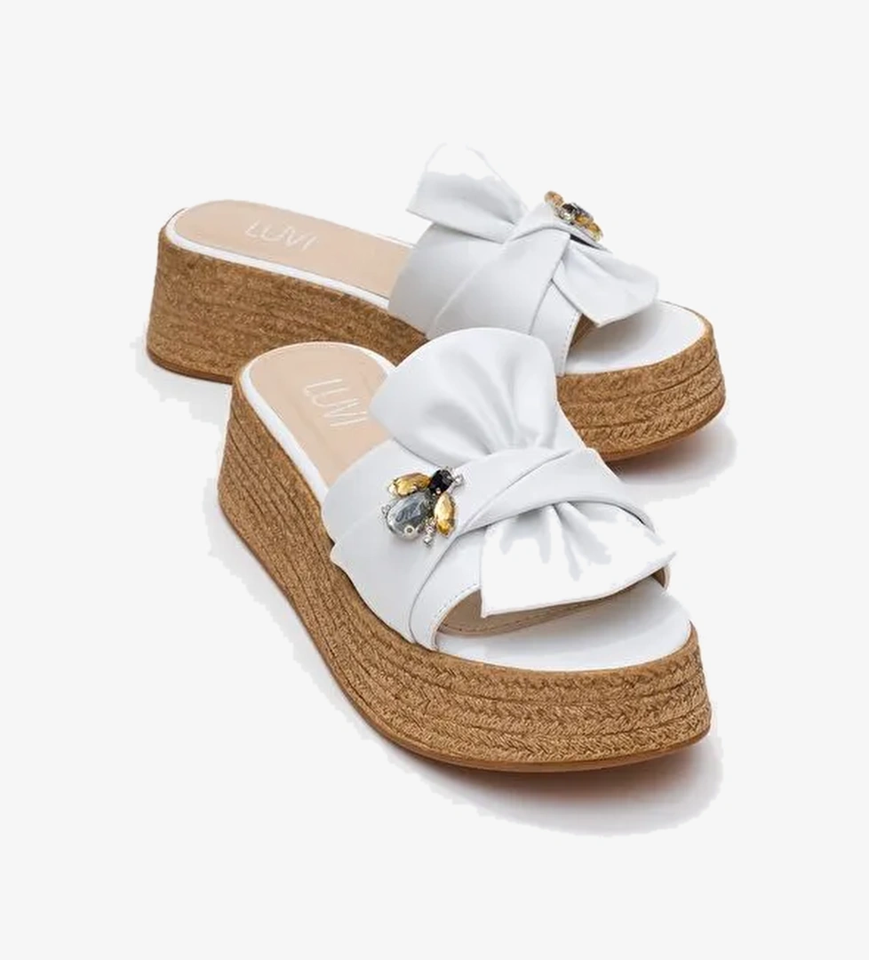 SHARA Beyaz Fiyonklu Arı Tokalı Dolgu Tabanlı Kadın Terlik - Görsel 1