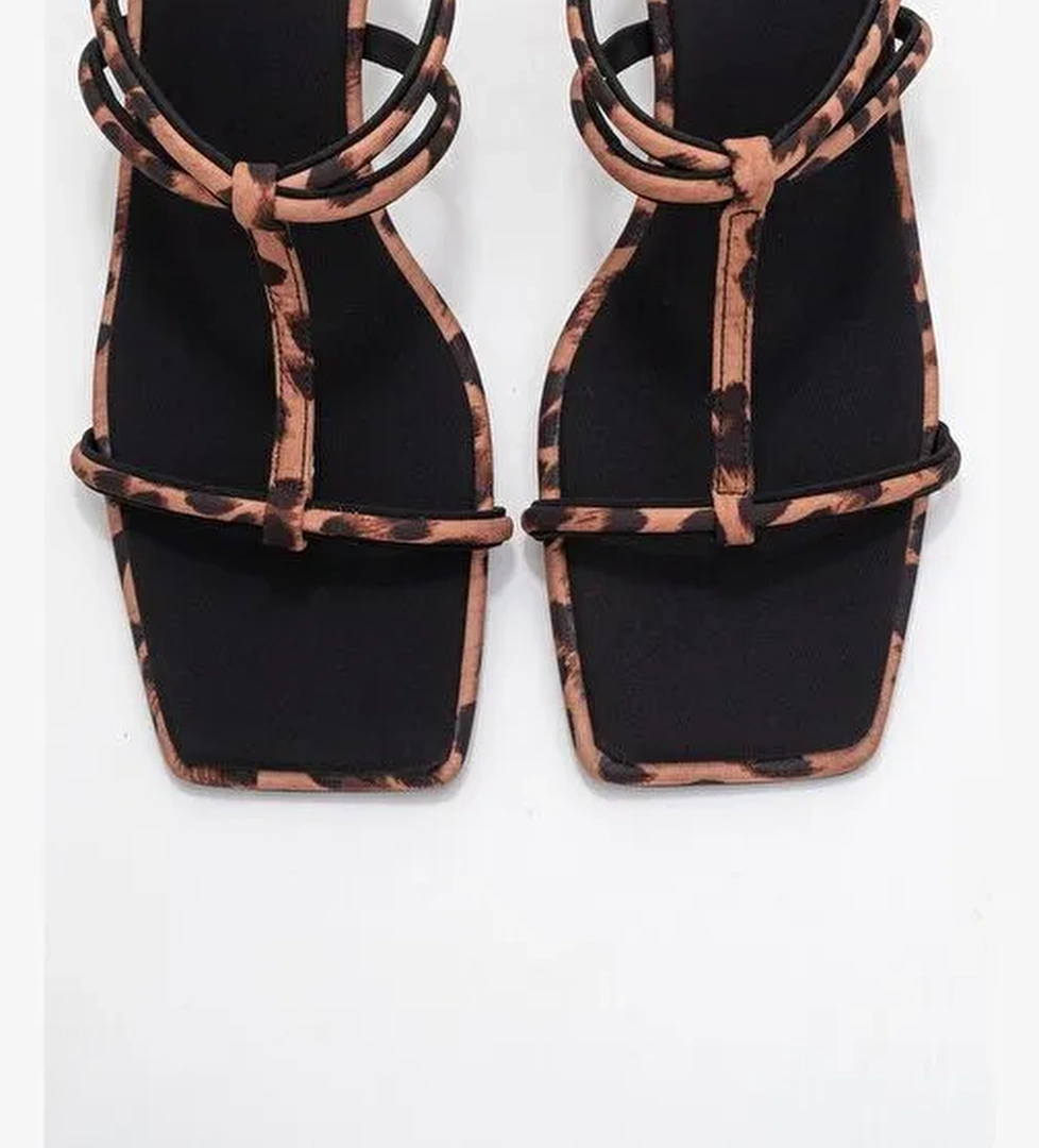 MOCHA Siyah Sarı Desenli Kare Burunlu İnce Bantlı Kadın Topuklu Terlik - Görsel 1