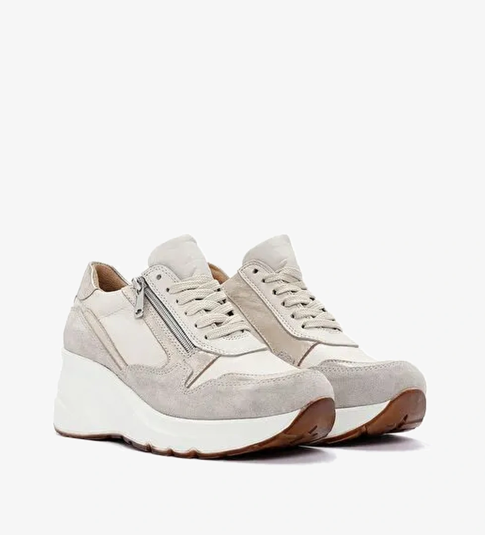 Kadın Bej Bağcıklı Fermuar Detaylı Dolgu Topuklu Deri Sneaker 25AFD370514 - Görsel 1