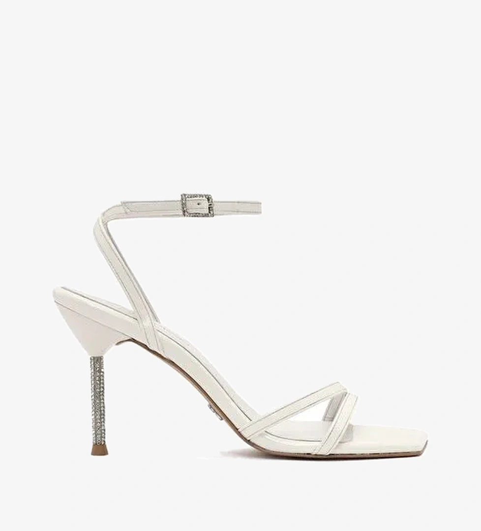 Kadın Beyaz Bilekten Tokalı Taşlı İnce Topuklu Rugan Sandalet 25SFE391416 - Görsel 1
