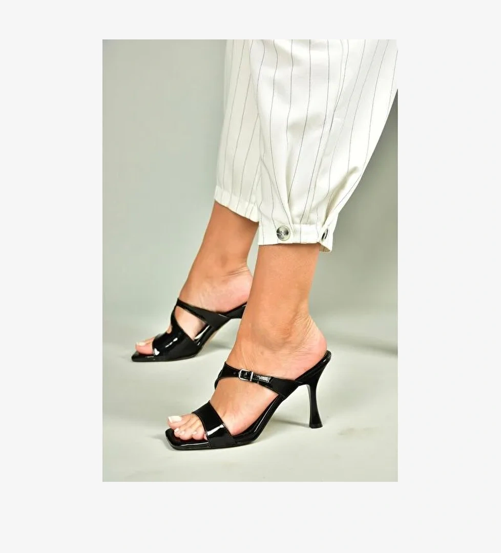 U590034408 Siyah Rugan Topuklu Kadın Terlik - Görsel 1