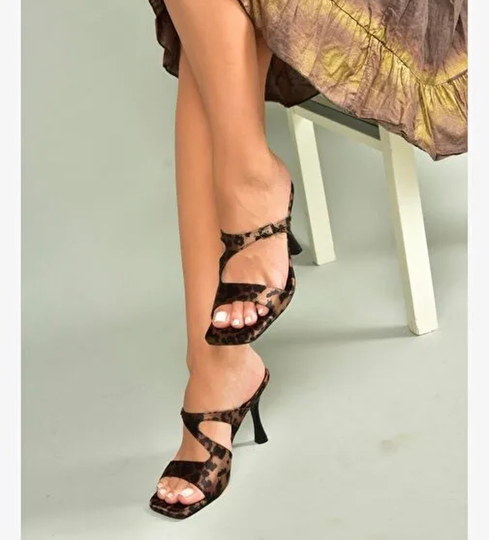 U590034404 Siyah/Leopar Kumaş Topuklu Kadın Terlik - Görsel 1