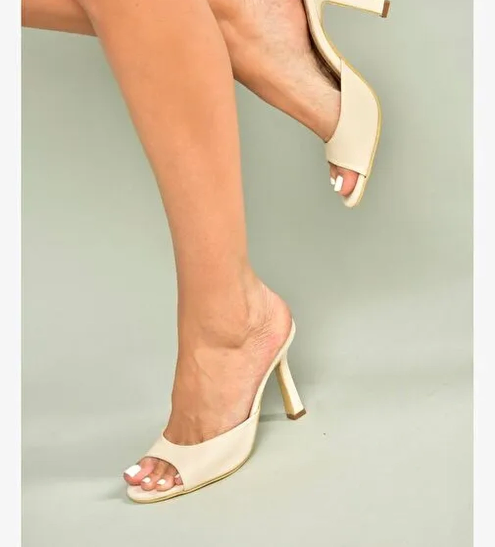 U997062804 Bej Kumaş İnce Topuklu Kadın Terlik - Görsel 1