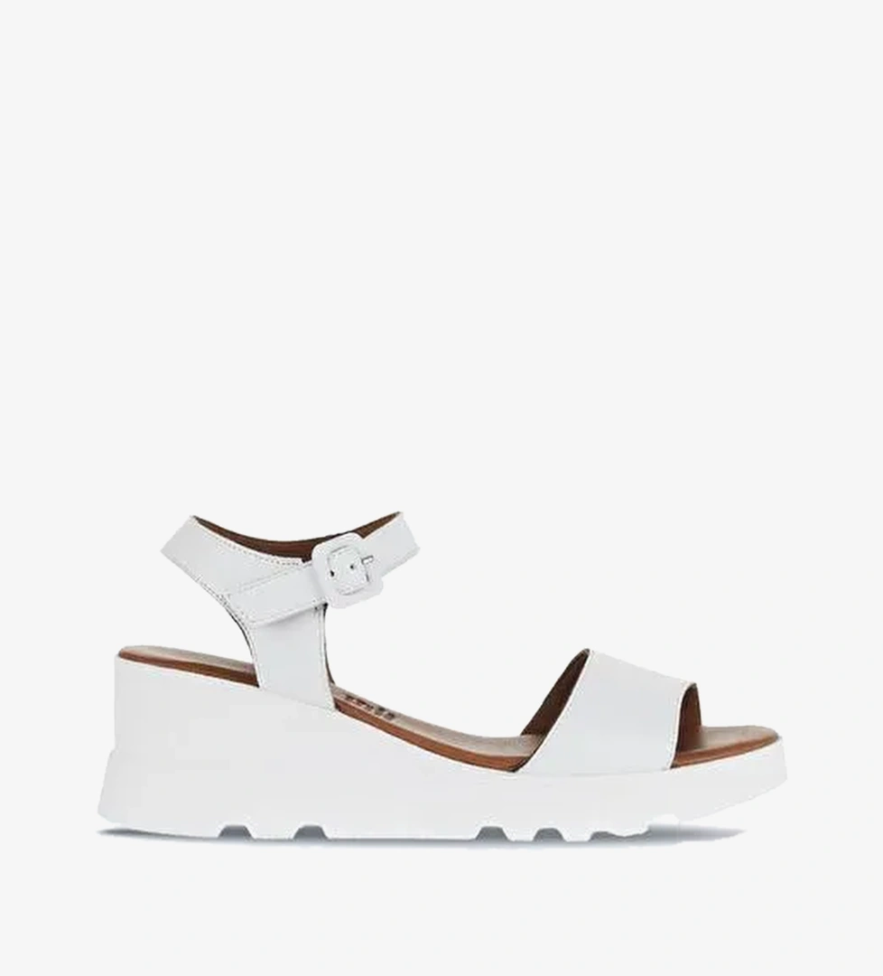 Bueno Shoes Beyaz Deri Kadın Dolgu Topuklu Sandalet 01wa0507