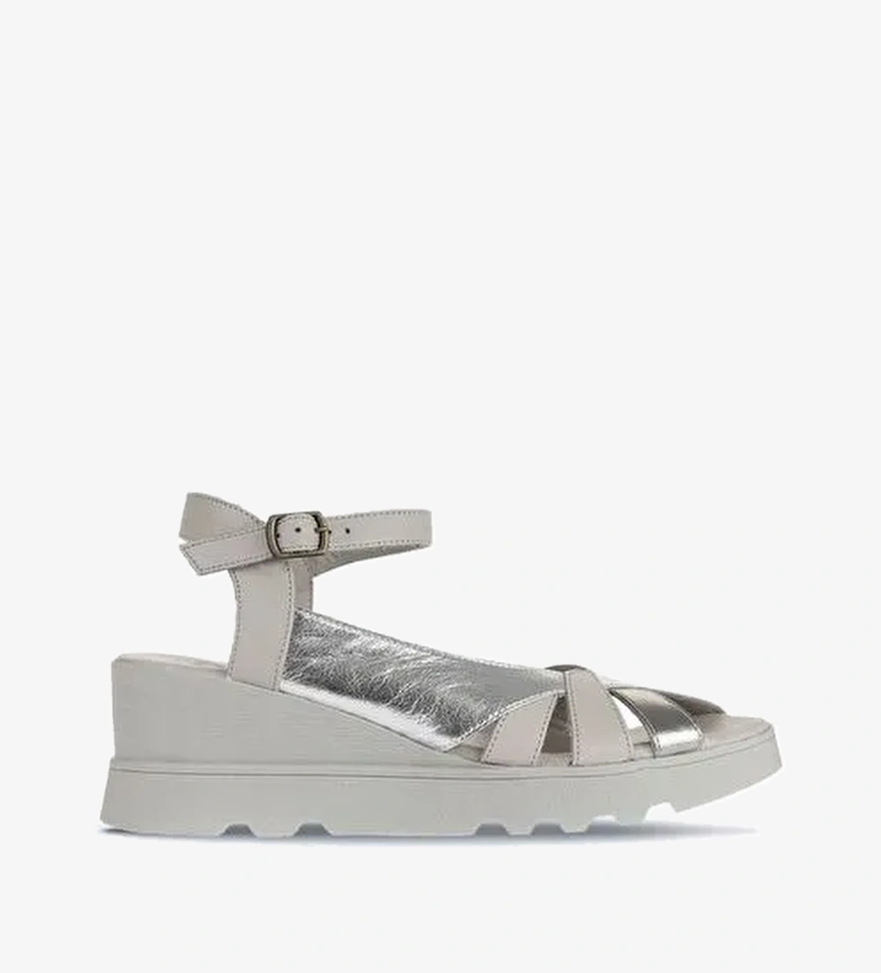 Bueno Shoes Gümüş Multi Parlak Deri Kadın Dolgu Topuklu Sandalet 01wa0504 - Görsel 1