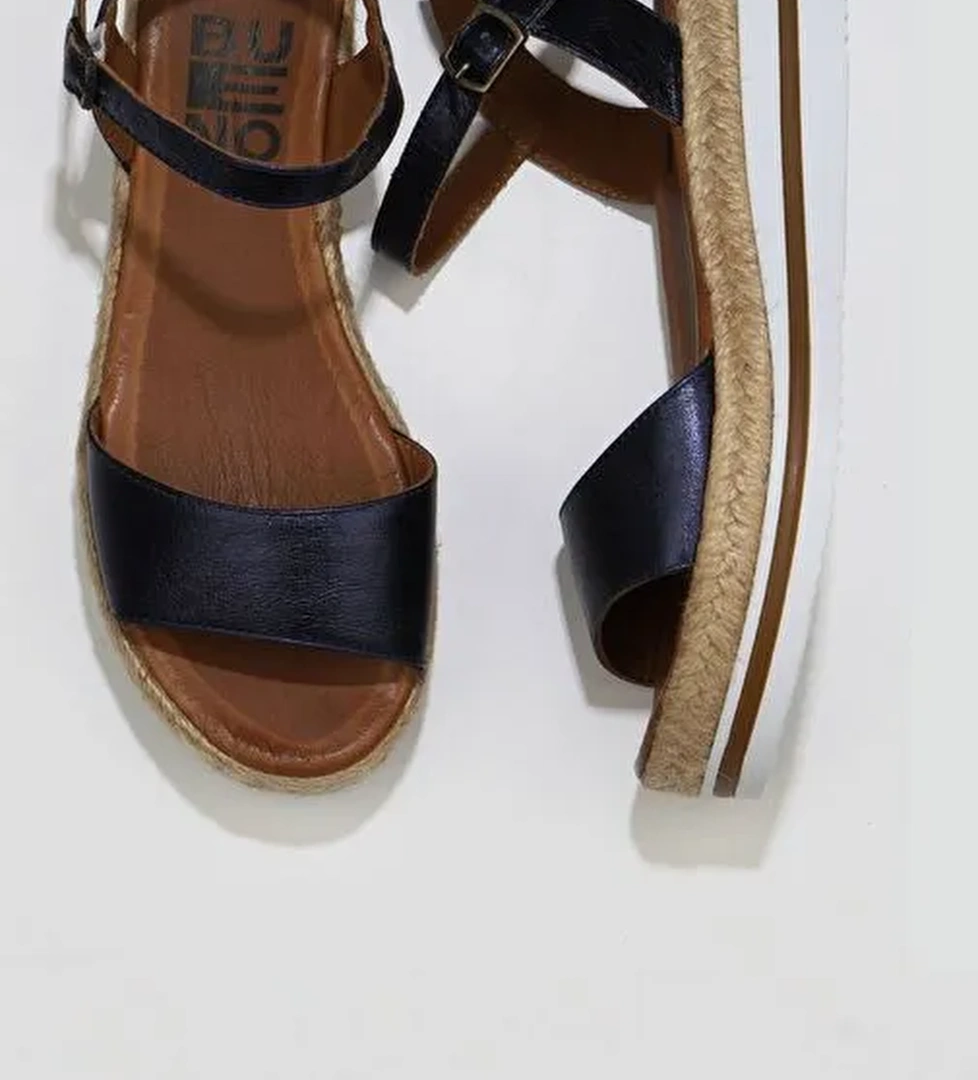 Bueno Shoes Lacivert Parlak Deri Kadın Dolgu Topuklu Sandalet 01wq1612 - Görsel 1