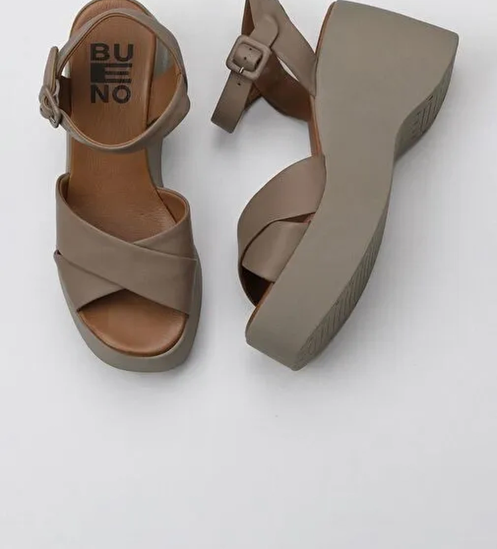 Bueno Shoes Gri Deri Kadın Dolgu Topuklu Sandalet 01wy9001 - Görsel 1