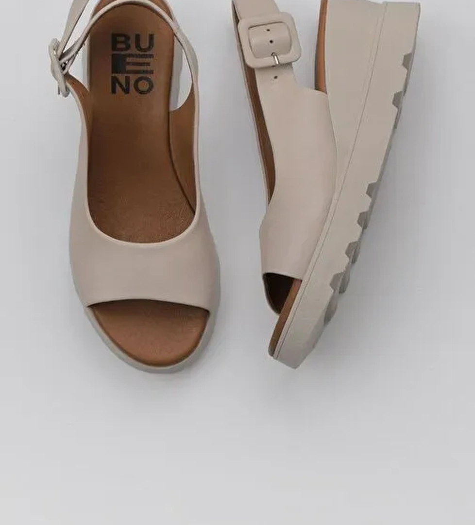 Bueno Shoes Krem Deri Kadın Dolgu Topuklu Sandalet 01wy8600 - Görsel 1