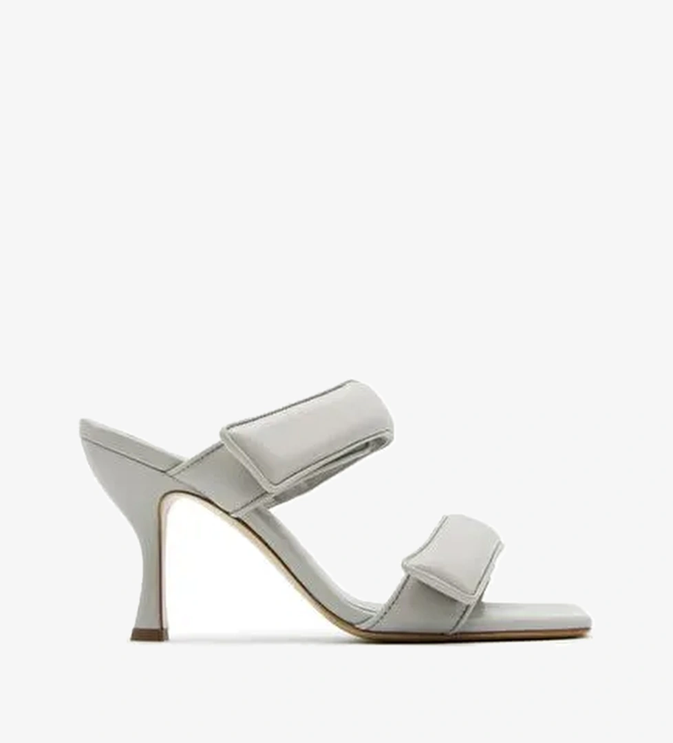 Çift Bantlı Açık Gri Topuklu Terlik - Görsel 1