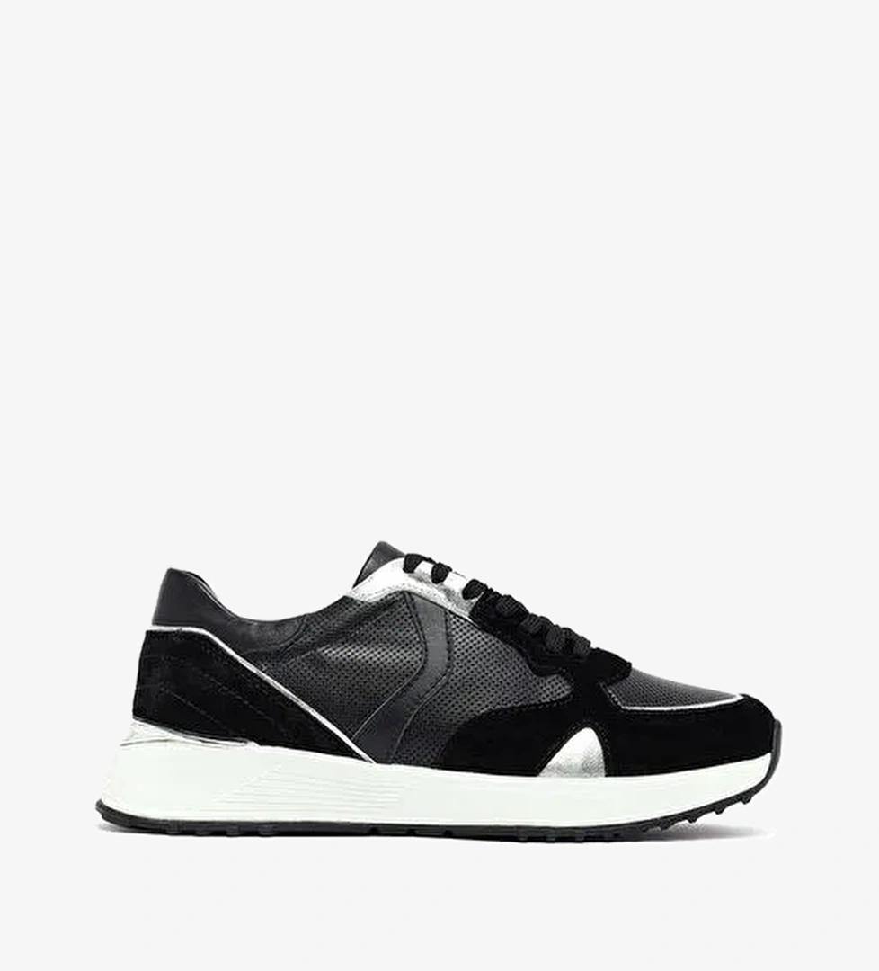 Kadın Siyah Bağcıklı Kalın Tabanlı Deri Sneaker 25AFD370714 - Görsel 1