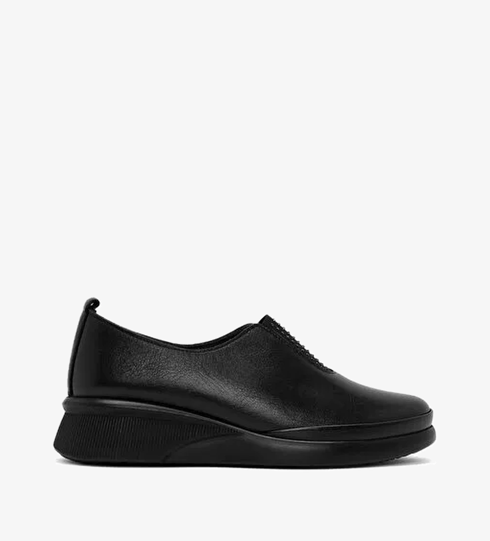 Kadın Siyah Taşlı Dolgu Topuklu Deri Comfort Ayakkabı 25AFD500418 - Görsel 1