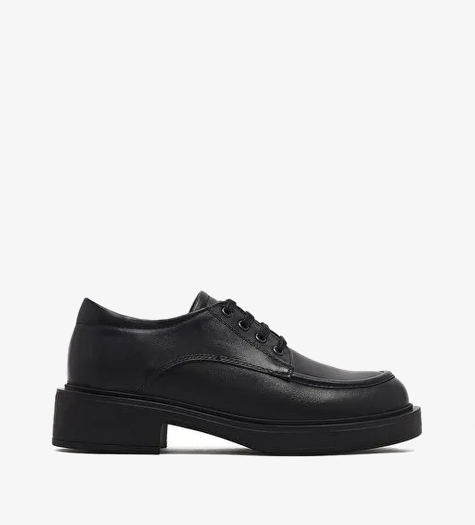 Kadın Siyah Bağcıklı Deri Casual Ayakkabı 25AFD510018 - Görsel 1