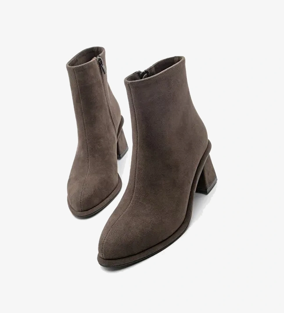 Kadın Sivrii Burun Arkadan Fermuarlı Dikiş Detaylı Kalın Topuklu Bot Atirya Kahve Süet - Görsel 1