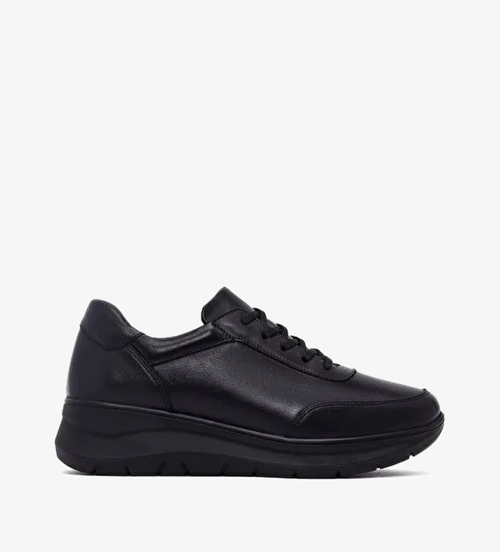 Kadın Siyah Bağcıklı Kalın Tabanlı Deri Sneaker 25AFD501518 - Görsel 1