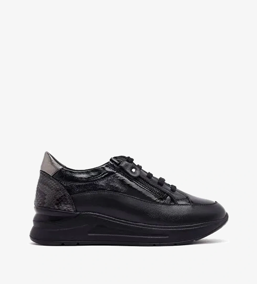 Kadın Siyah Bağcıklı Kalın Tabanlı Deri Sneaker 25AFD412814 - Görsel 1