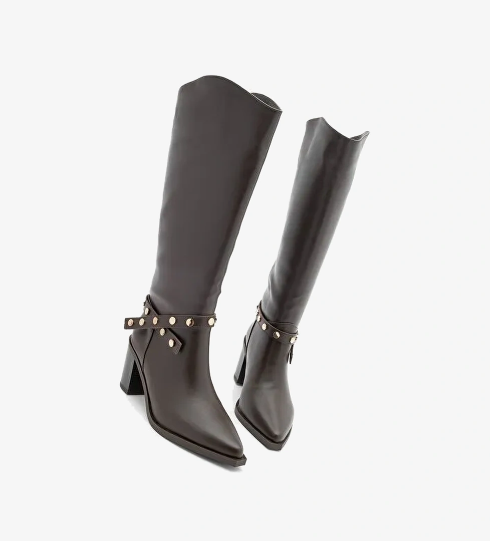 Kadın Sivri Burun Fermuarsız Çıkarılabilen Tokalı Troklu Zımbalı Topuklu Çizme Fuslep Kahve - Görsel 1