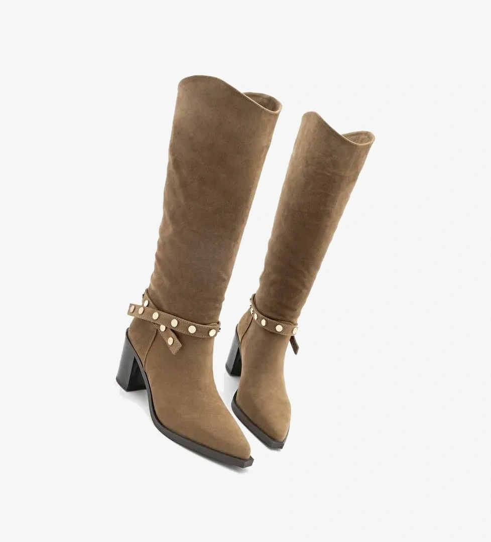 Kadın Sivri Burun Fermuarsız Çıkarılabilen Tokalı Troklu Zımbalı Topuklu Çizme Fuslep Taba Süet - Görsel 1