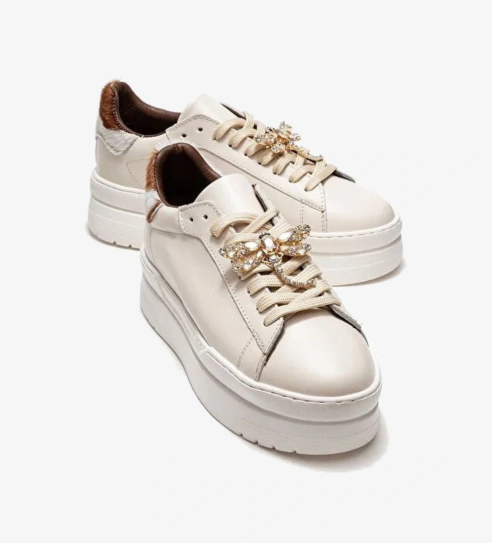 LAREN Ekru Cilt Hakiki Deri Tokalı Kadın Günlük Spor Ayakkabı - Görsel 1
