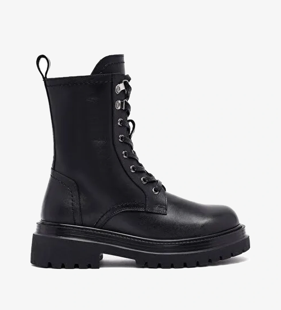 Kadın Siyah Fermuarlı Bağcıklı Kalın Tabanlı Deri Postal Bot 25WFD202118 - Görsel 1