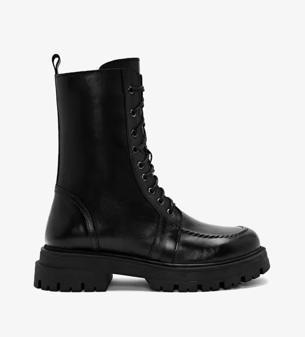 Kadın Siyah Bağcıklı Fermuar Detaylı Deri Postal Bot 25WFD180618 - Görsel 1