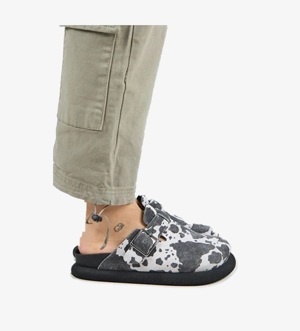 Manijero Naguall Zeta Kadın Deri Hakiki Deri Kemerli Tokalı Sabo Siyah Benekli Terlik - Görsel 1