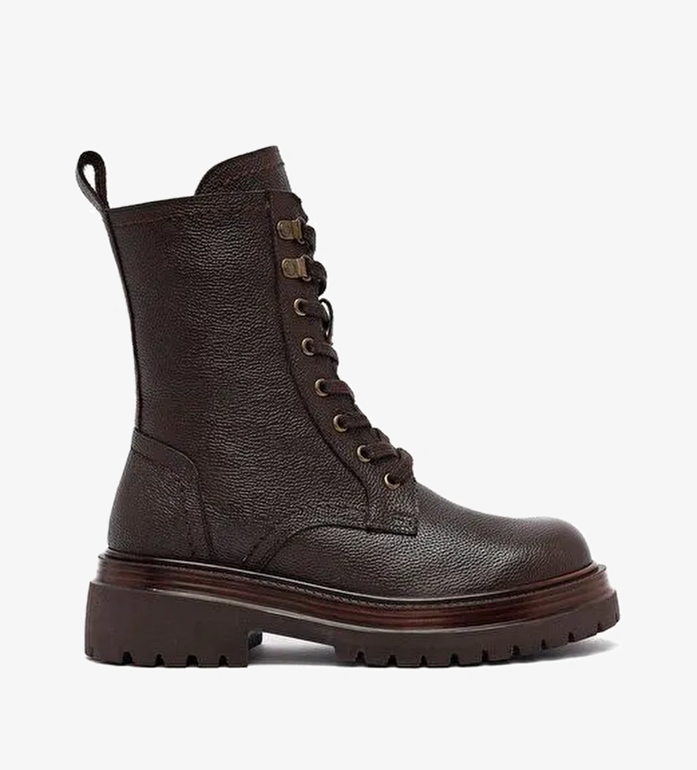 Kadın Kahverengi Fermuarlı Bağcıklı Deri Postal Bot 25WFD2021FT - Görsel 1