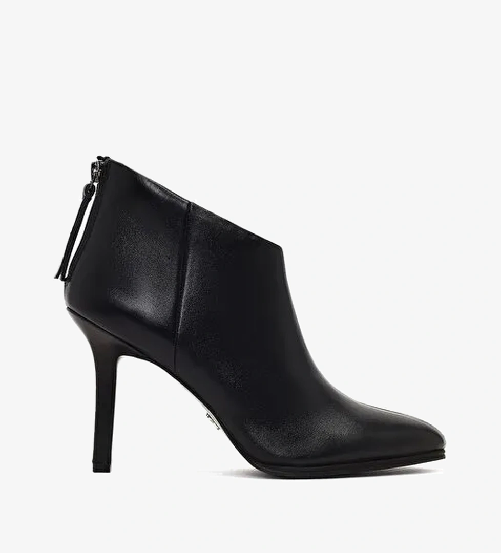 Kadın Siyah Arkadan Fermuarlı Yüksek İnce Topuklu Deri Bot 25WFD163218 - Görsel 1