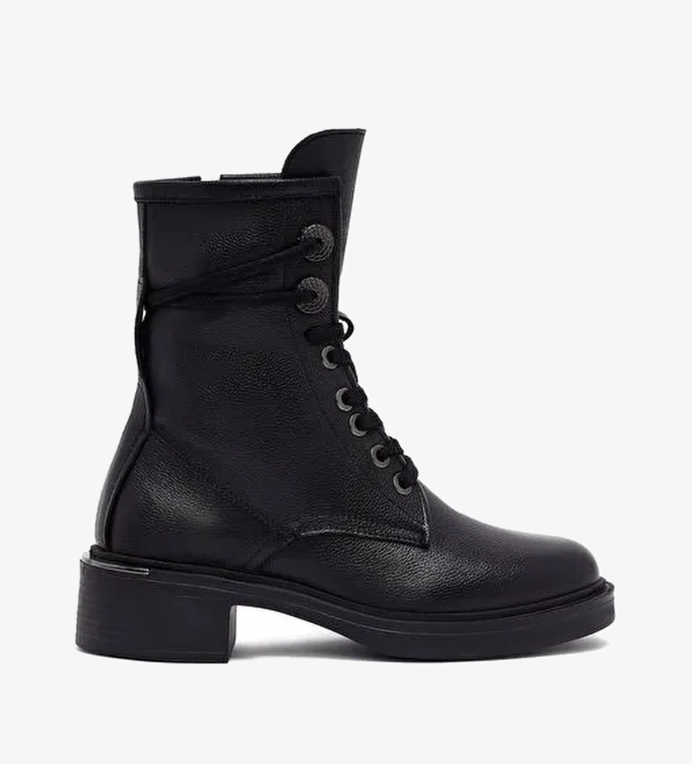 Kadın Siyah Fermuarlı Bağcıklı Deri Postal Bot 25WFD2027FT - Görsel 1