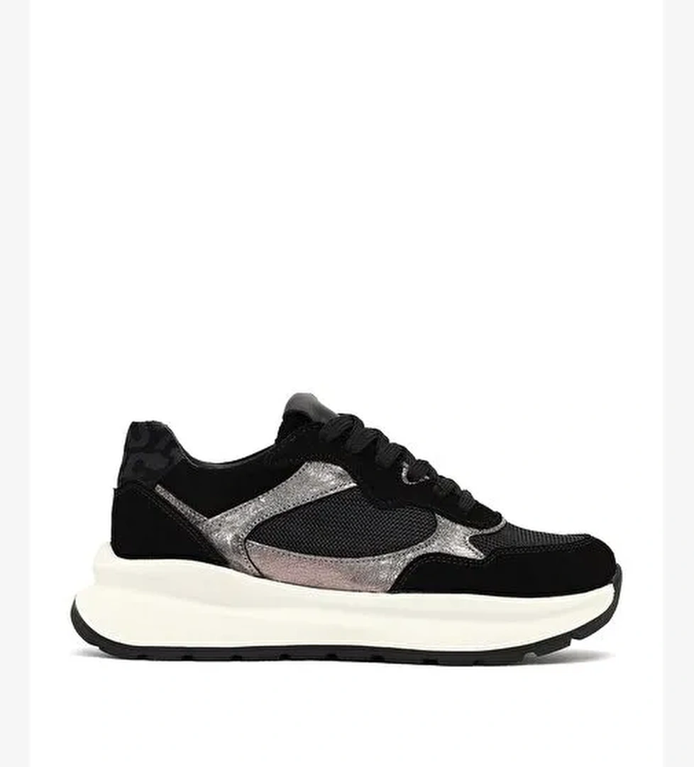 Kadın Siyah Bağcıklı Kalın Tabanlı Deri Sneaker 25AFD221014 - Görsel 1