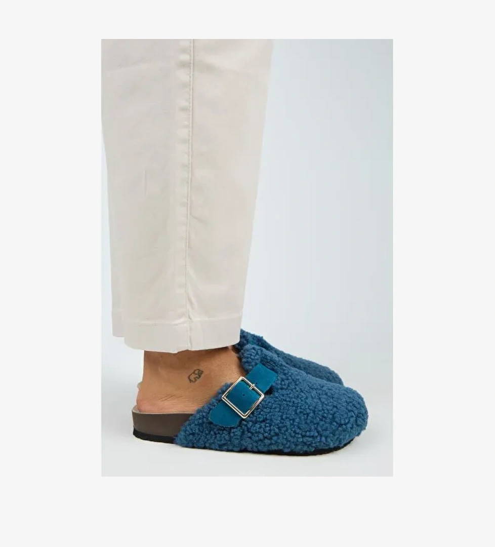 Manijero Suzen Teddy Kadın Kürklü Hakiki Deri Kemerli Tokalı Gece Mavisi Terlik - Görsel 1