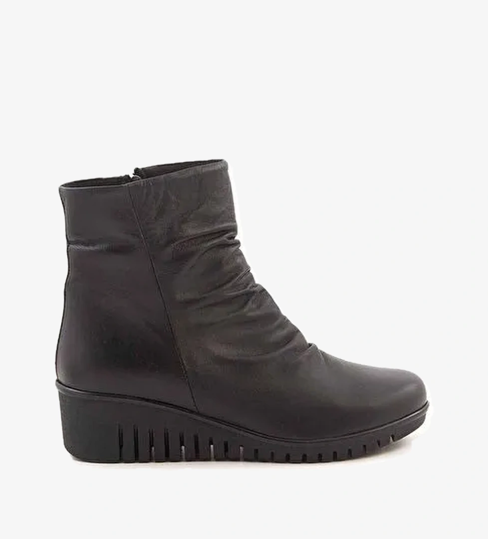 Tanca Kadın Bot 2001 - Görsel 1