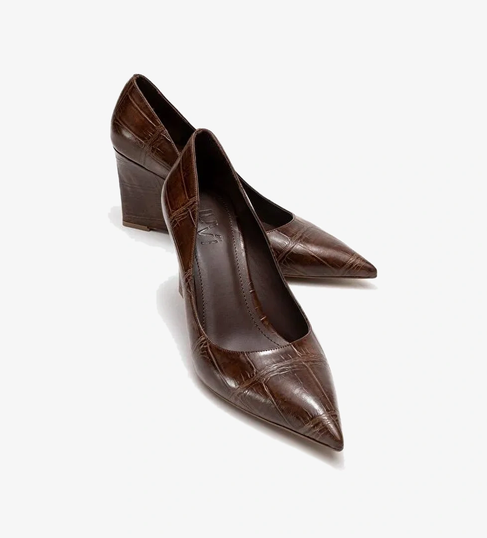 PUERA Açık Kahverengi Baskı Sivri Burunlu Kadın Dolgu Topuklu Ayakkabı - Görsel 1