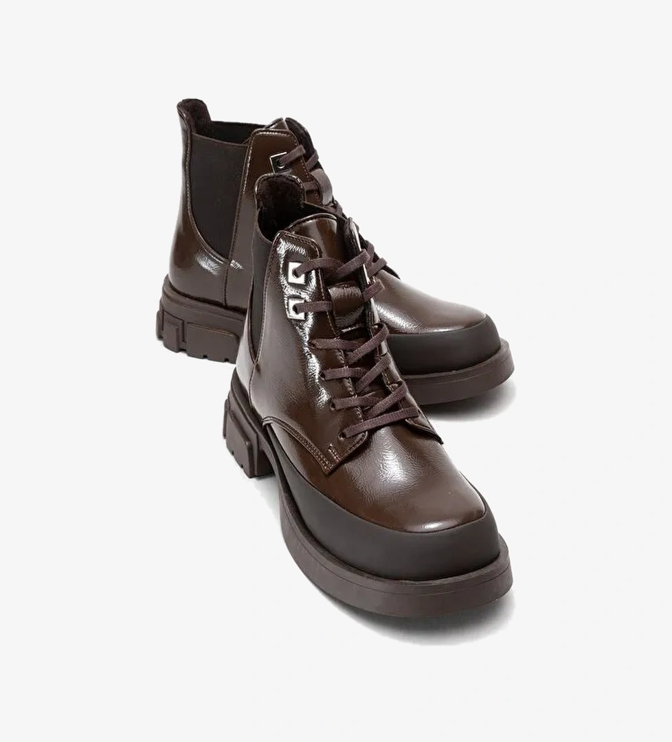 CHALLO Kahverengi Rugan Bağcıklı Lastikli Kadın Postal Bot - Görsel 1