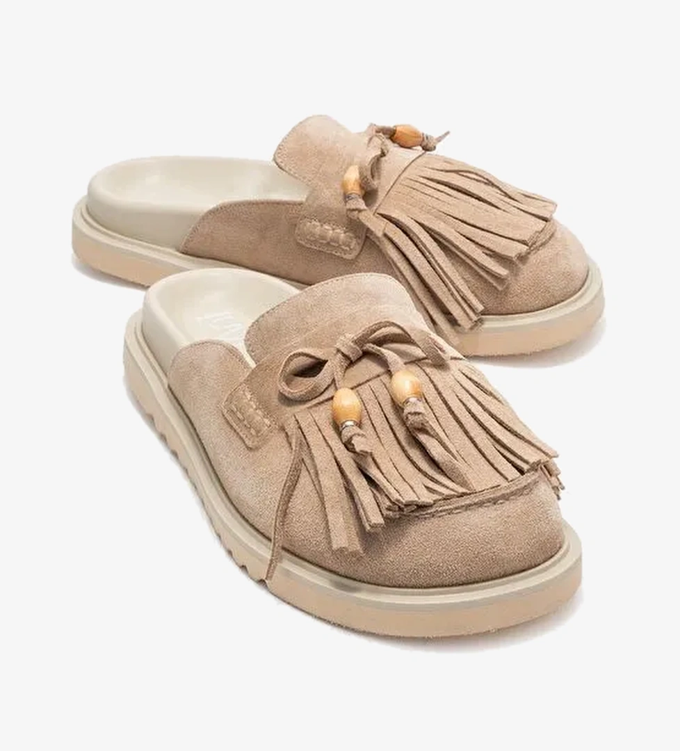 CAROL Bej Süet Püsküllü Hakiki Deri Kadın Burnu Kapalı Terlik - Görsel 1