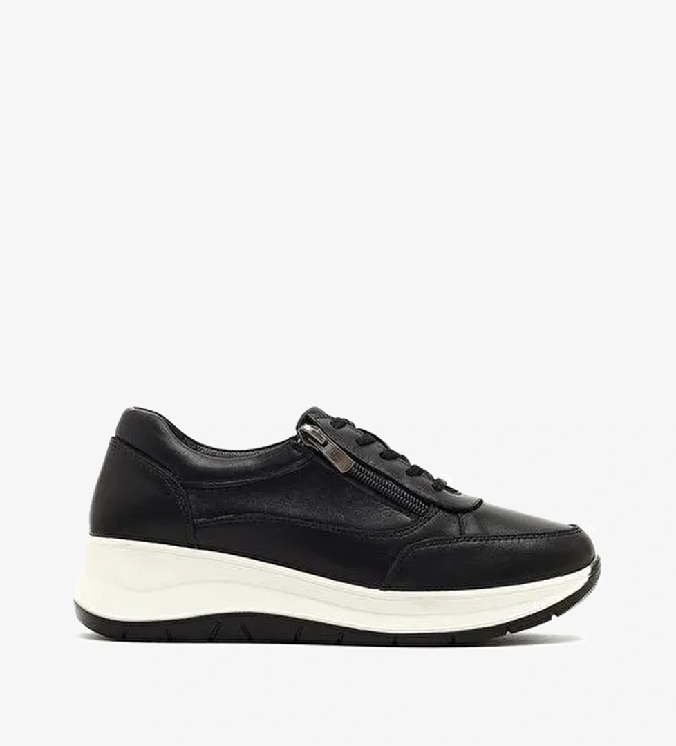 Kadın Siyah Bağcıklı Kalın Tabanlı Deri Sneaker 25AFD501718 - Görsel 1