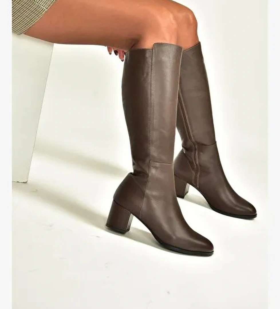 V468213103 Kahverengi Hakiki Deri Kalın Topuklu Kadın Çizme - Görsel 1