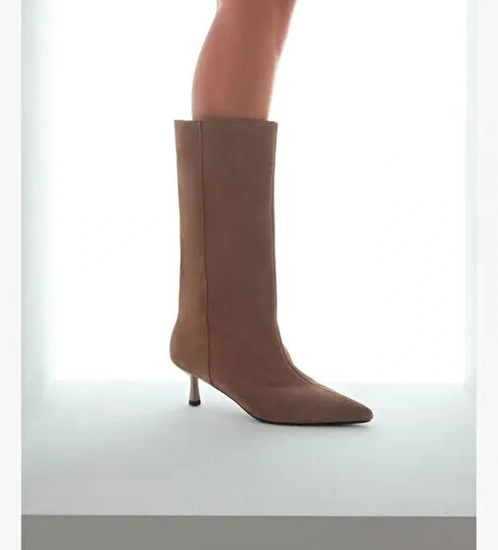 Kadın Bej İnce Topuklu Süet Deri Çizme 25AFD490510 - Görsel 1