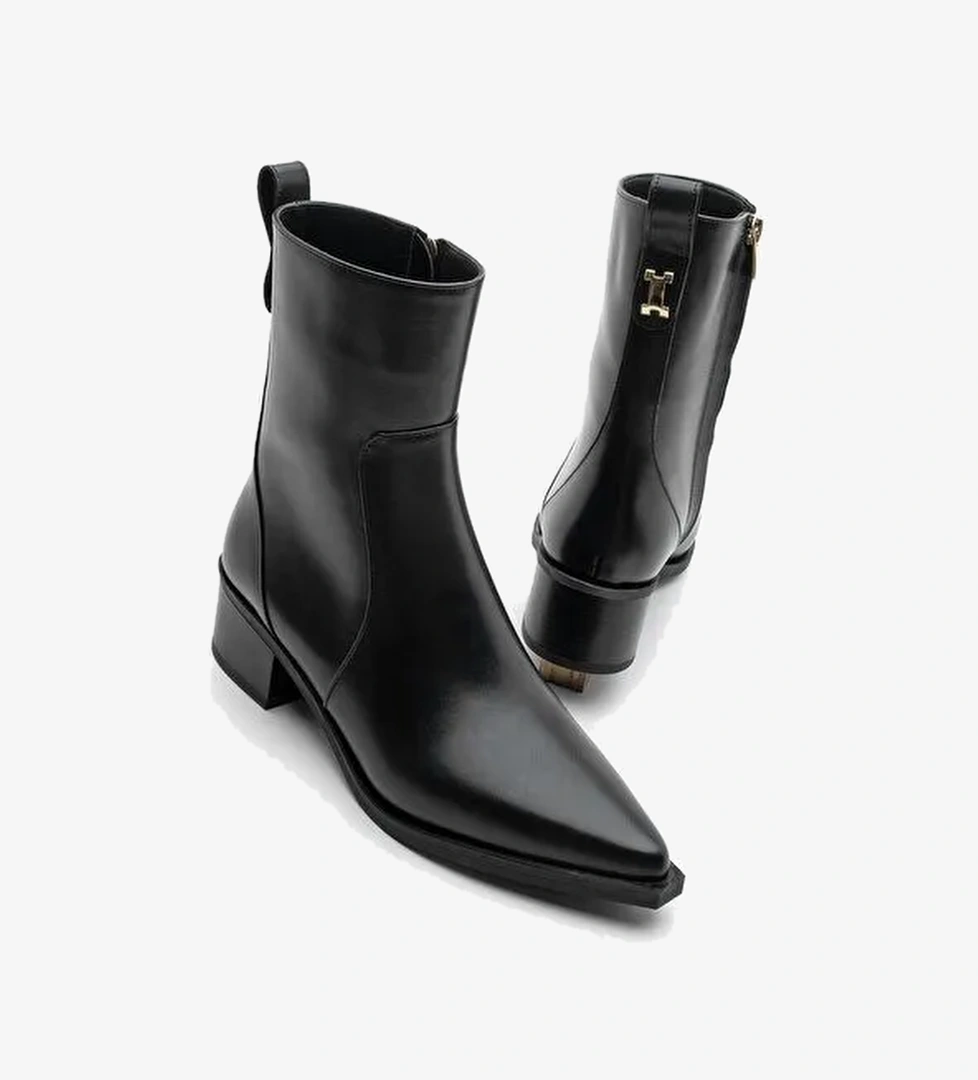 Kadın Sivri Burun Altın Detaylı Topuklu Bot Kenor Siyah - Görsel 1