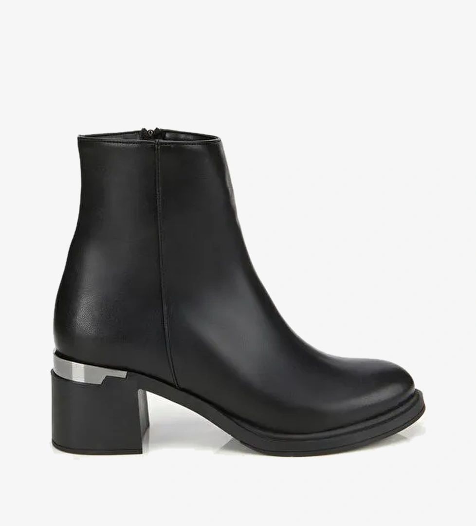 Kadın Siyah Metal Detaylı Kalın Tabanlı Bilekte Düz Bot 01BOH314910A100 - Görsel 1