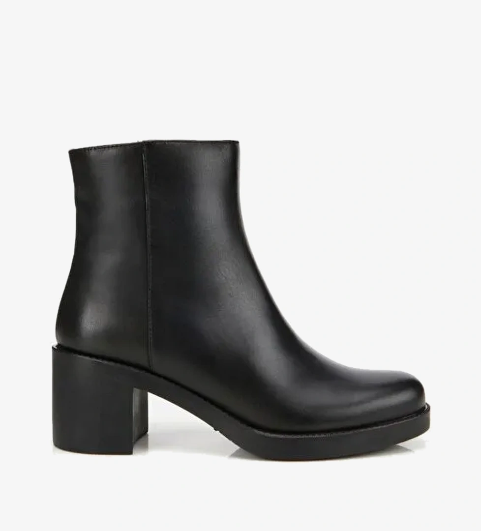 Kadın Deri Siyah Kalın Tabanlı Bilekte Topuklu Bot 01BOH313430A100 - Görsel 1