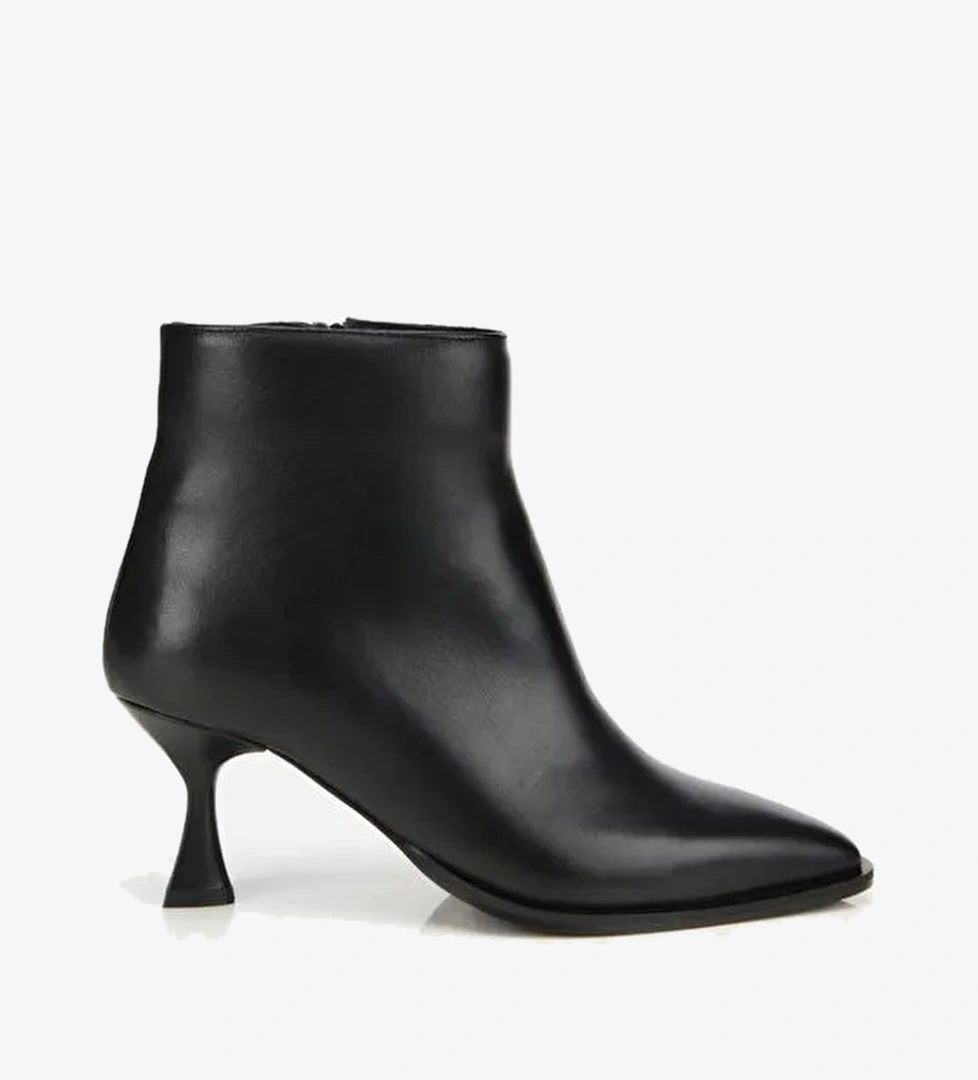 Kadın Deri Siyah Sivri Burunlu Bilekte Topuklu Bot 01BOH313220A100 - Görsel 1