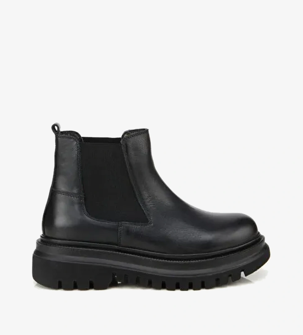 Kadın Deri Siyah Lastik Detaylı Kalın Tabanlı Düz Bot 01BOH314540A100 - Görsel 1