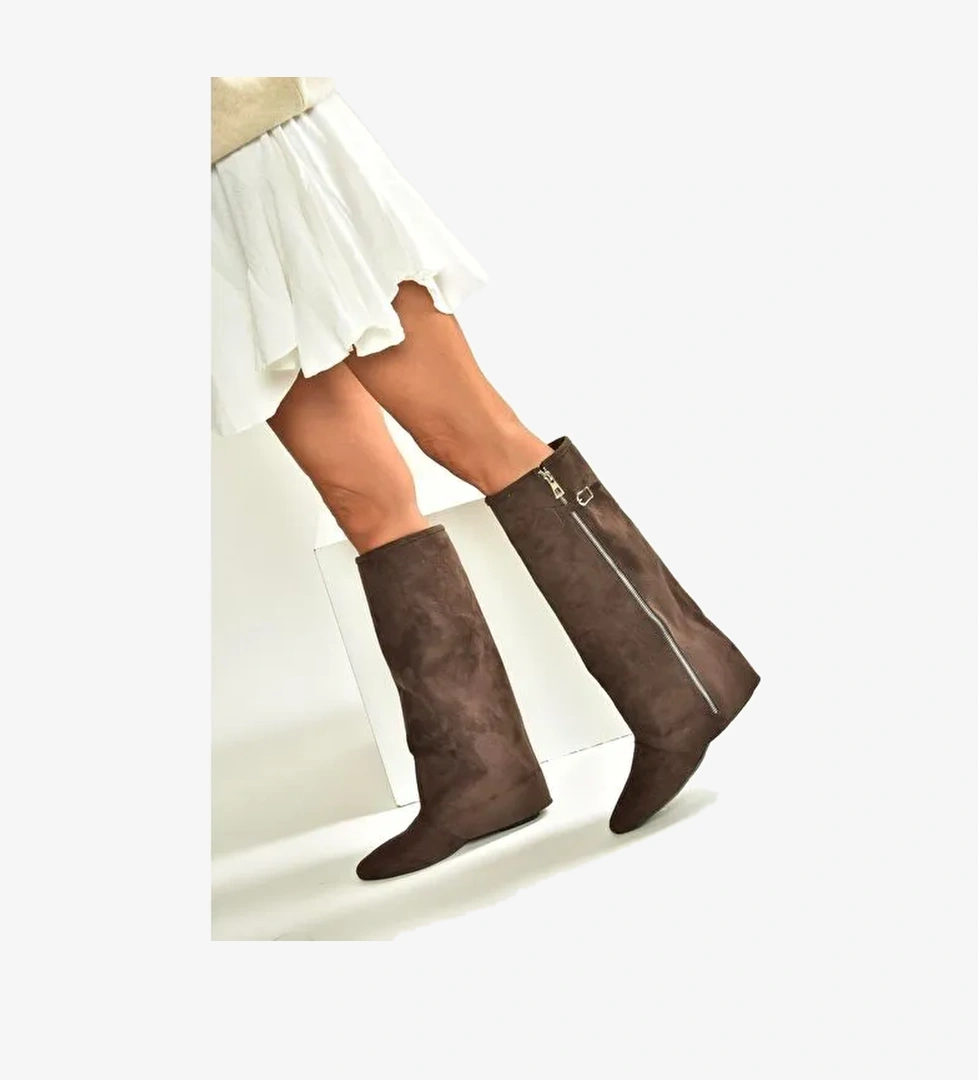 V380526402 Kahverengi Süet Düz Taban Fermuar Detaylı Kadın Çizme - Görsel 1