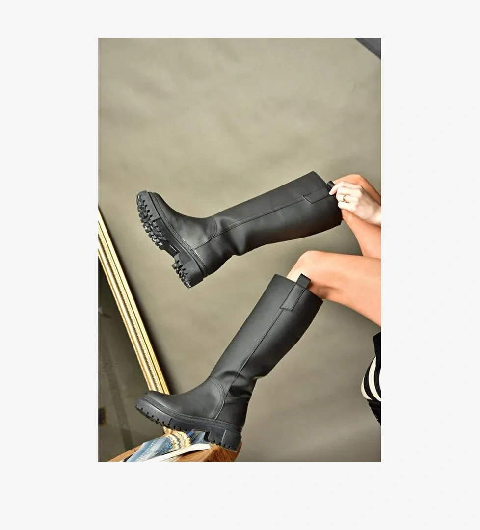 R973201109 Siyah Kalın Tabanlı Kadın Çizme - Görsel 1