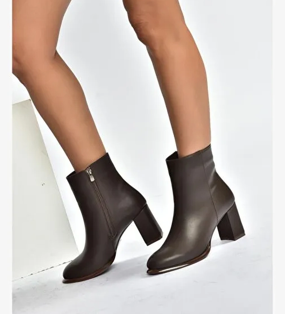 V590166309 Kahverengi Kalın Topuklu Klasik Kadın Bot - Görsel 1