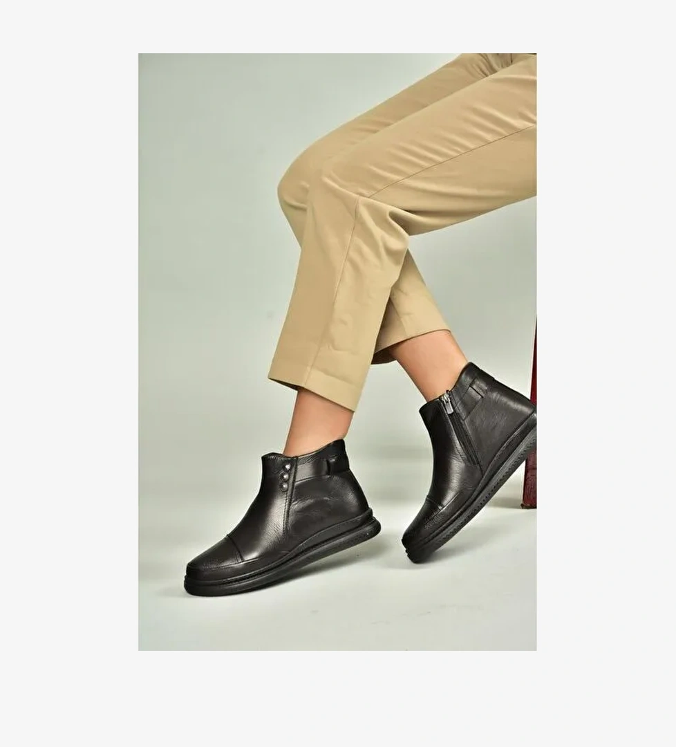 V555070403 Siyah Hakiki Deri Kadın Bot - Görsel 1